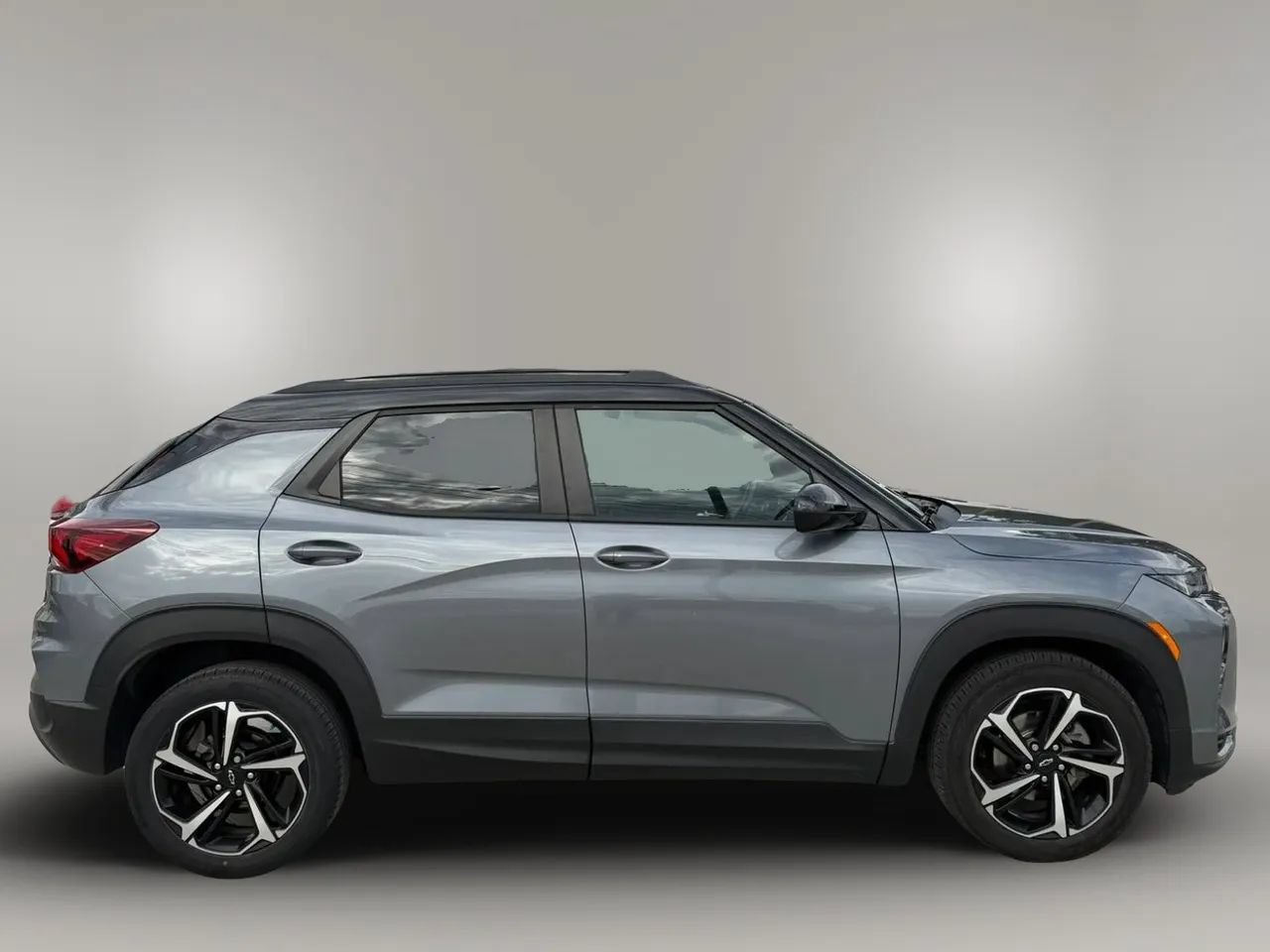 Used 2021 Chevrolet TrailBlazer RS w/ Technology Package FWD image 9