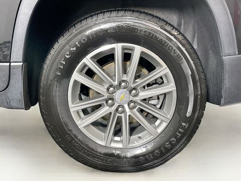 Used 2023 Chevrolet Traverse LT image 11