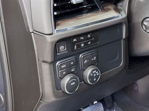 Used 2025 Chevrolet Tahoe Premier AWD/4WD image 11