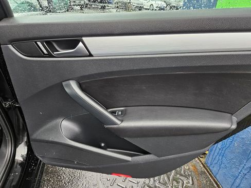 Used 2012 Volkswagen Passat 2.5 SE FWD image 14