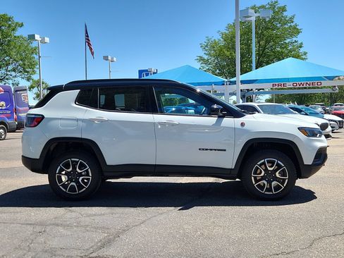 Used 2025 Jeep Compass Trailhawk AWD/4WD image 6