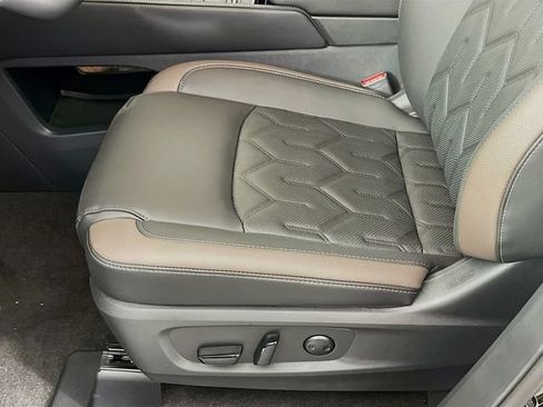 New 2026 Nissan Pathfinder Platinum w/ Cargo Package FWD image 18