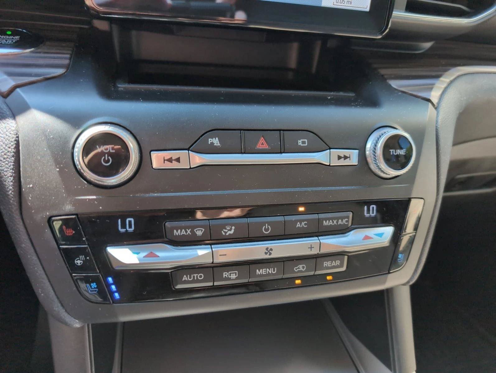 Used 2020 Ford Explorer Limited RWD image 15