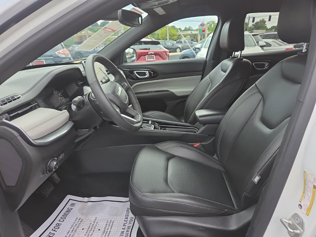 Used 2025 Jeep Compass Limited AWD/4WD image 15