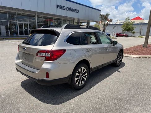 Used 2017 Subaru Outback 2.5i Limited AWD/4WD image 4
