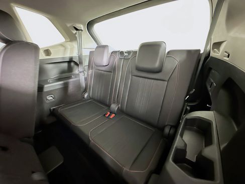 Used 2024 Volkswagen Tiguan Wolfsburg Edition image 34