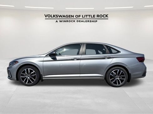 New 2025 Volkswagen Jetta SE image 2