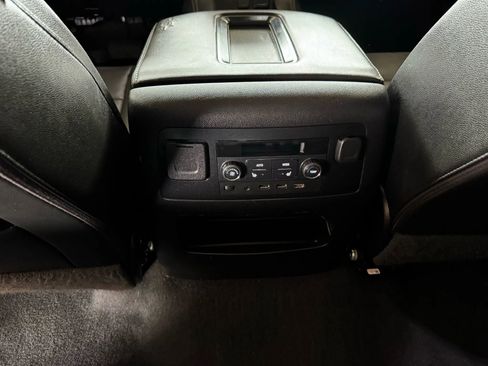 Used 2020 GMC Yukon XL SLT w/ Premium Edition image 17