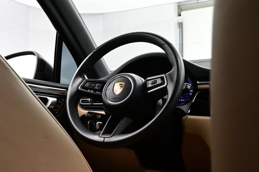 Certified 2022 Porsche Macan S AWD/4WD image 21
