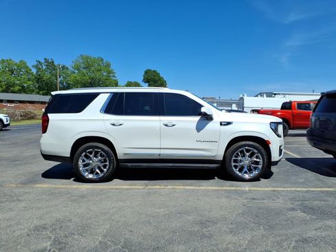 Used 2022 GMC Yukon SLT w/ SLT Luxury Package RWD image 2