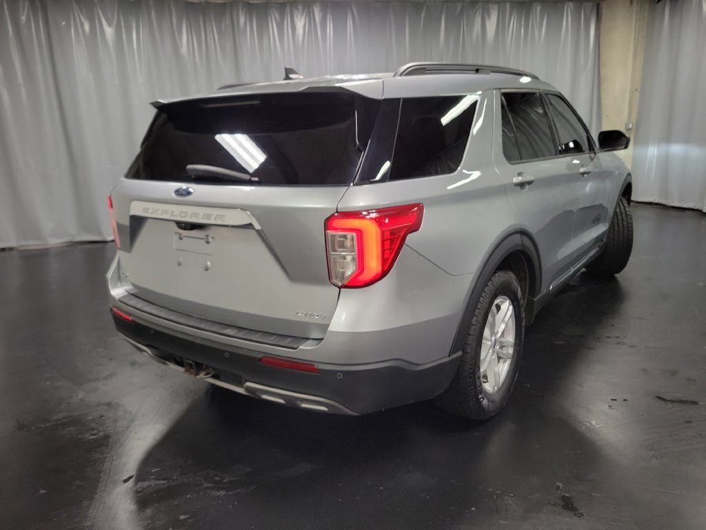Used 2022 Ford Explorer XLT w/ Equipment Group 202A AWD/4WD image 8