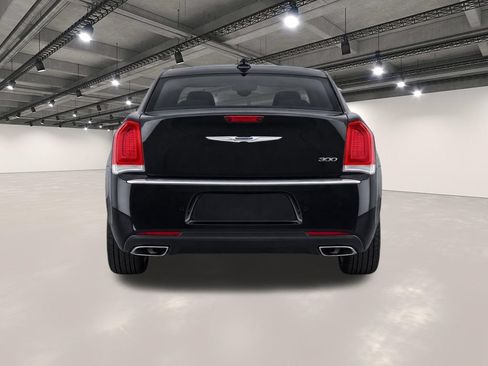 Used 2019 Chrysler 300 Touring L w/ Quick Order Package 22F RWD image 7