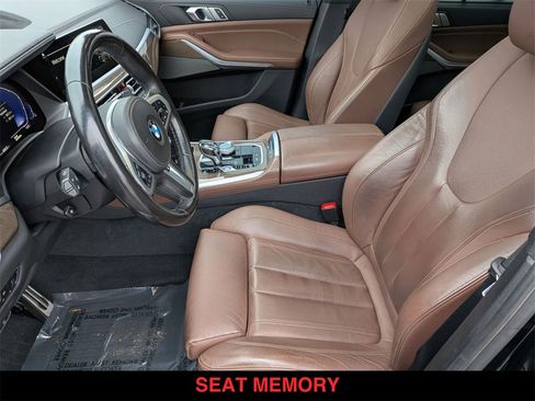 Used 2021 BMW X5 xDrive40i w/ M Sport Package image 3