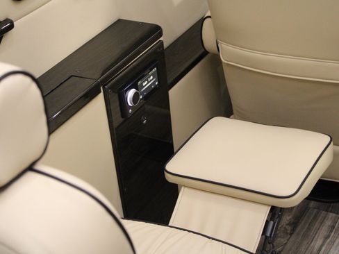 Used 2023 Mercedes-Benz Sprinter 3500 image 23