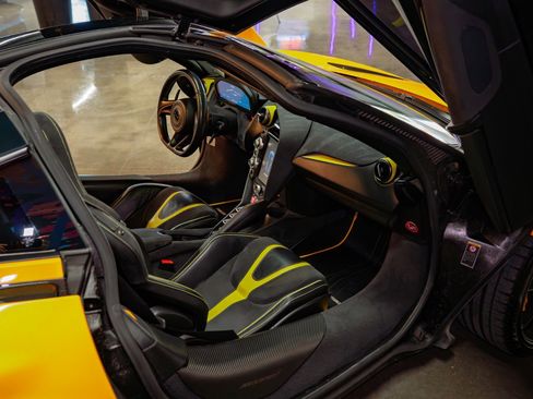 Used 2018 McLaren 720S Performance image 13