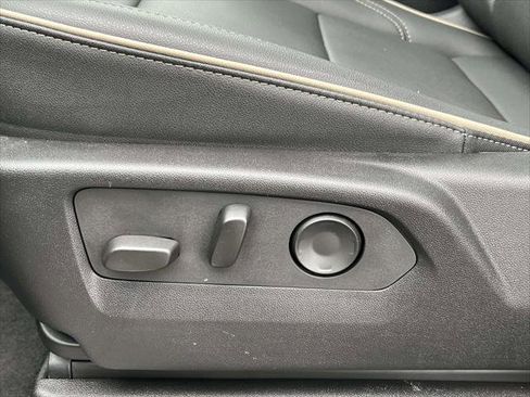 Used 2025 Chevrolet Suburban Premier image 22