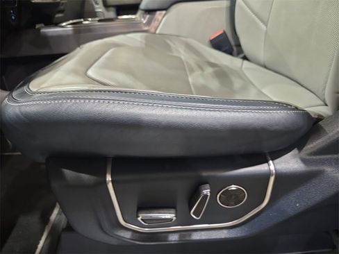 Used 2022 Ford F450 Limited w/ FX4 Off-Road Package image 29