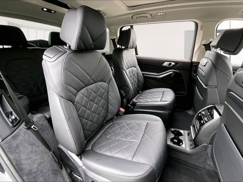 Used 2024 BMW X7 xDrive40i w/ Parking Assistance Package image 23