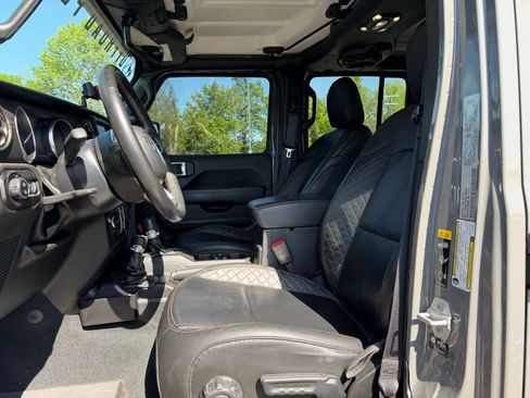 Used 2022 Jeep Gladiator Overland image 25