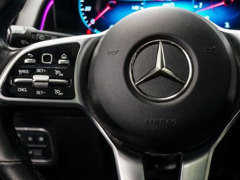 Used 2022 Mercedes-Benz GLB 250 4MATIC w/ Premium Package Lite image 17