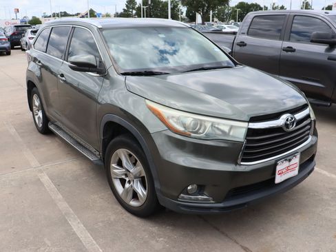 Used 2015 Toyota Highlander Limited FWD image 2