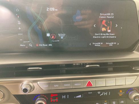 Used 2023 Kia Telluride S image 2