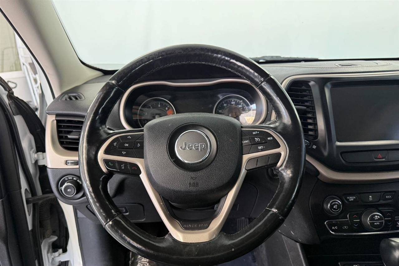 Used 2017 Jeep Cherokee Limited AWD/4WD image 16