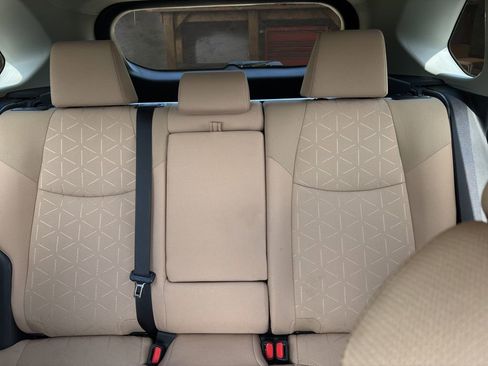Used 2021 Toyota RAV4 XLE w/ Convenience Package image 12