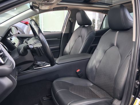 Used 2019 Toyota Camry XSE FWD image 34