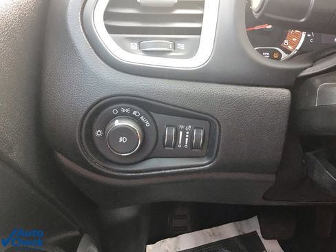 Used 2020 Jeep Renegade Latitude w/ Cold Weather Group image 36