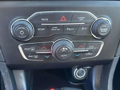 Used 2020 Dodge Charger SXT w/ Blacktop Package image 17