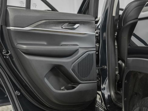 Certified 2023 Jeep Grand Cherokee Limited AWD/4WD image 40