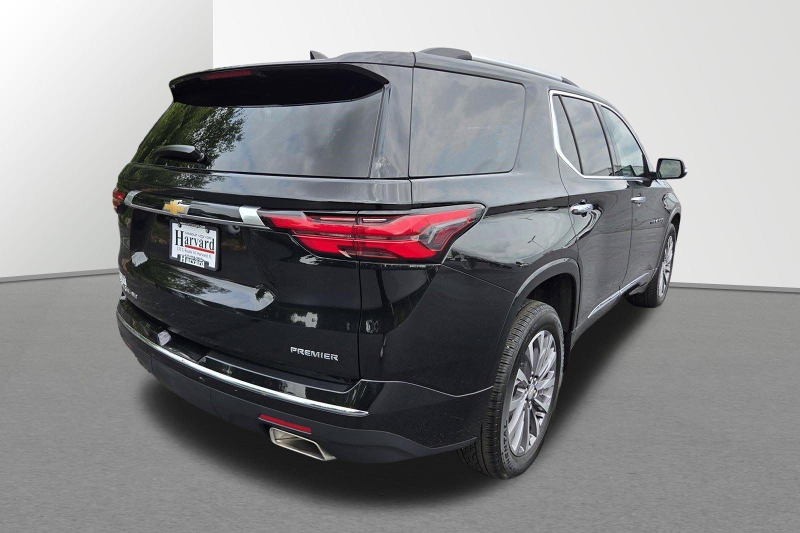Used 2023 Chevrolet Traverse Premier AWD/4WD image 3