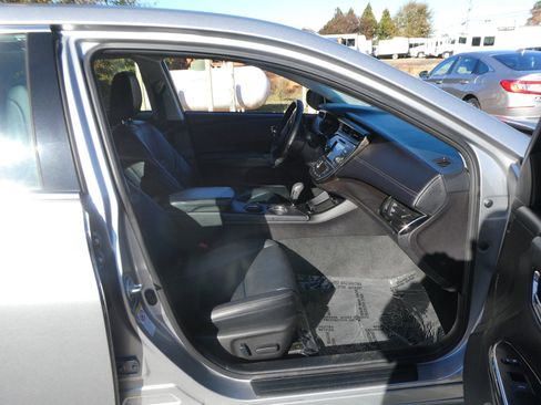 Used 2018 Toyota Avalon XLE image 24