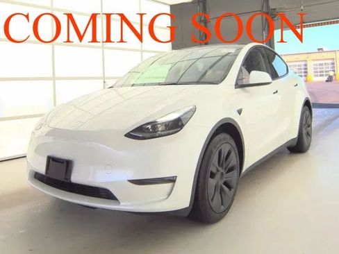 Used 2025 Tesla Model Y Long Range RWD image 1