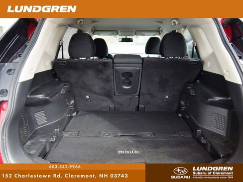 Used 2017 Nissan Rogue SV w/ SV Premium Package image 31