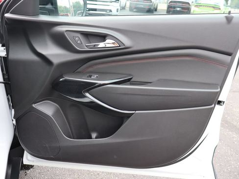 Used 2024 Chevrolet Trax RS w/ Sunroof Package FWD image 31