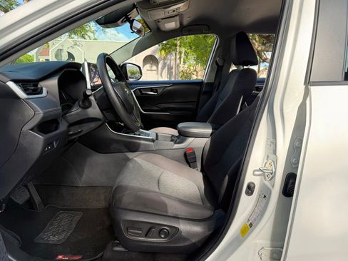 Used 2024 Toyota RAV4 XLE AWD/4WD image 16