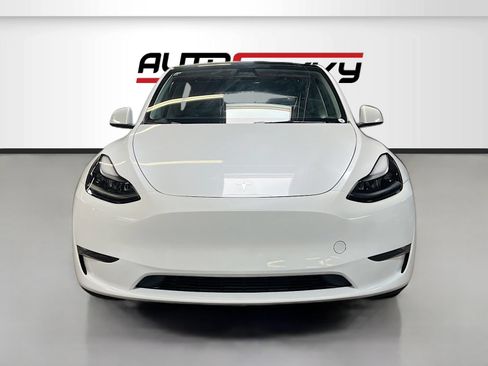 Used 2024 Tesla Model Y Long Range AWD/4WD image 2