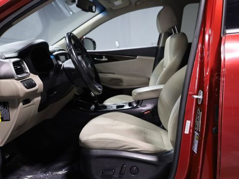 Used 2017 Kia Sorento LX w/ LX Convenience Package image 12