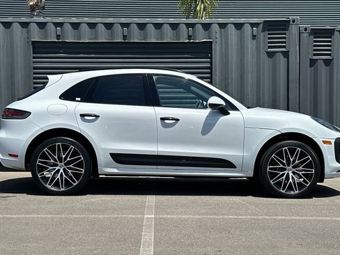Certified 2022 Porsche Macan AWD/4WD image 9