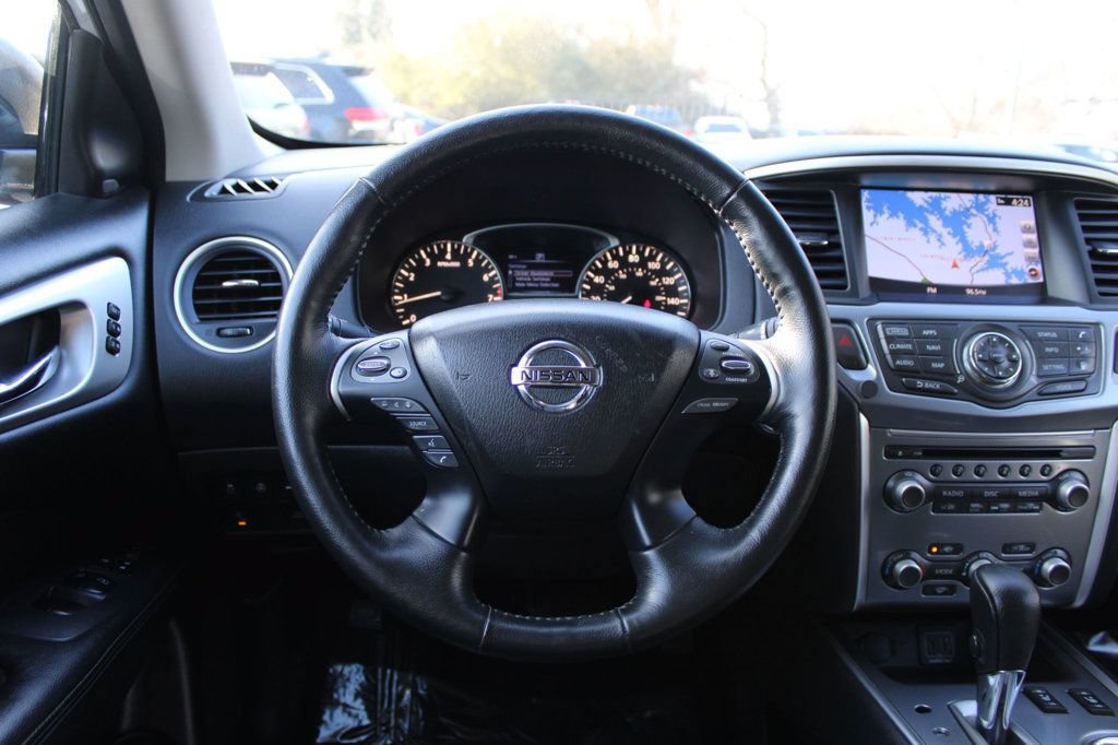 Used 2020 Nissan Pathfinder SL FWD image 10