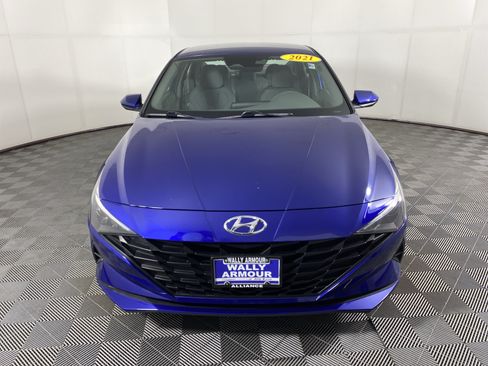 Used 2021 Hyundai Elantra SE FWD image 11
