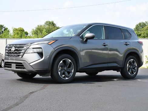 Used 2025 Nissan Rogue SV AWD/4WD image 3