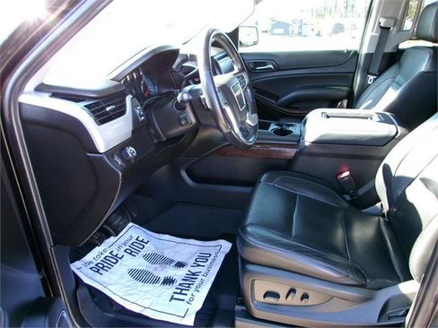 Used 2019 GMC Yukon XL SLT w/ Premium Edition image 16