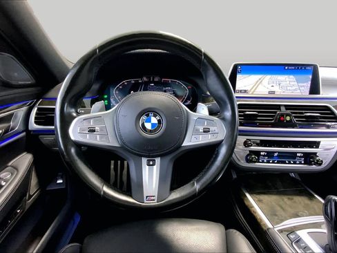 Used 2022 BMW 750i xDrive w/ Luxury Rear Seating Package AWD/4WD image 5