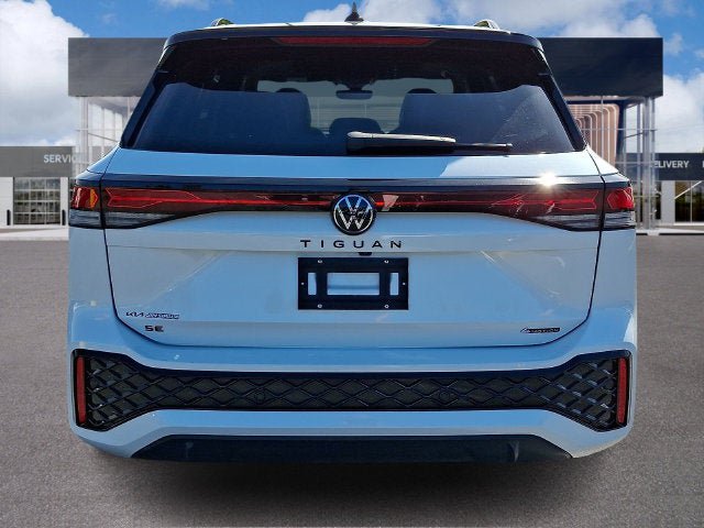 Used 2025 Volkswagen Tiguan SE R-Line AWD/4WD image 5