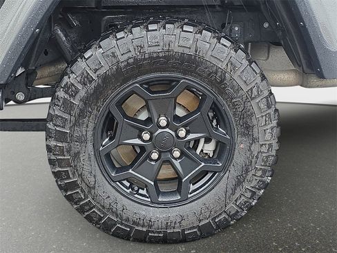 Used 2022 Jeep Gladiator Willys image 36