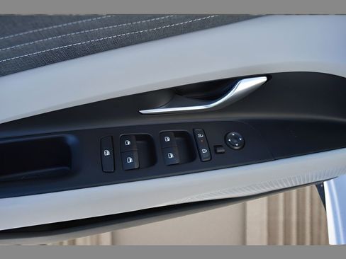 New 2026 Hyundai Elantra Limited image 17