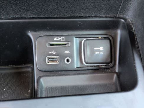 Used 2016 Jeep Cherokee Latitude FWD image 30